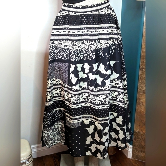 Vintage , 80s peasant maxi skirt,  lined black & white patchwork, size M - Picture 3 of 7